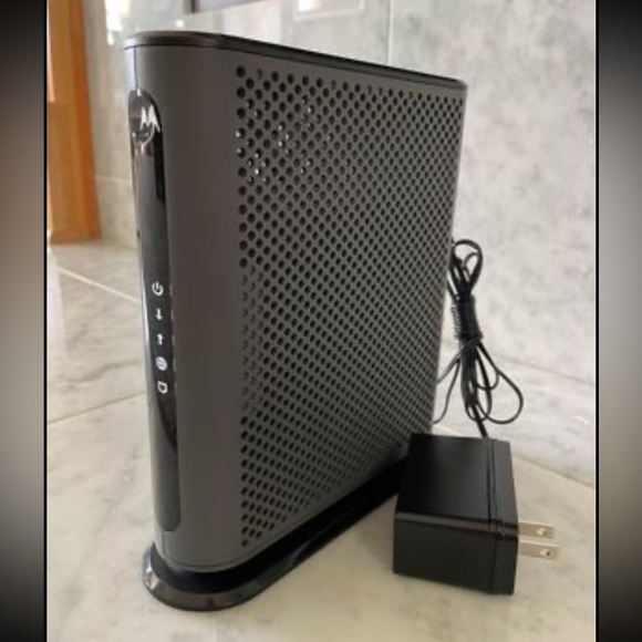 Motorola MB7621 24x8 DOCSIS 3.0 cable modem. - Picture 2 of 6
